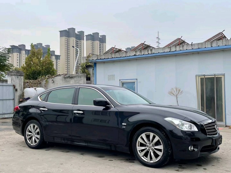 济宁15年英菲尼迪Q702