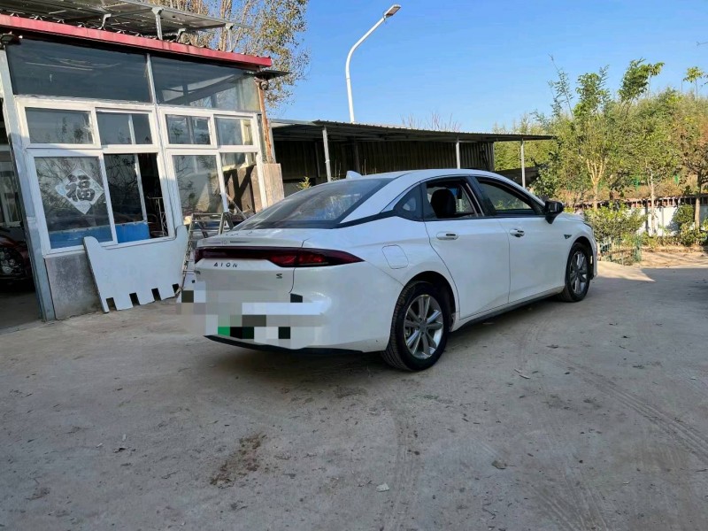 济宁23年传祺埃安S4