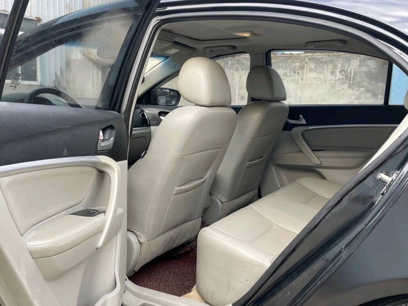 济宁15年吉利帝豪5