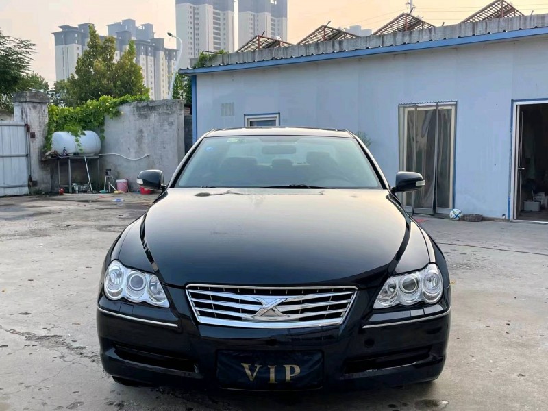 济宁10年丰田锐志1