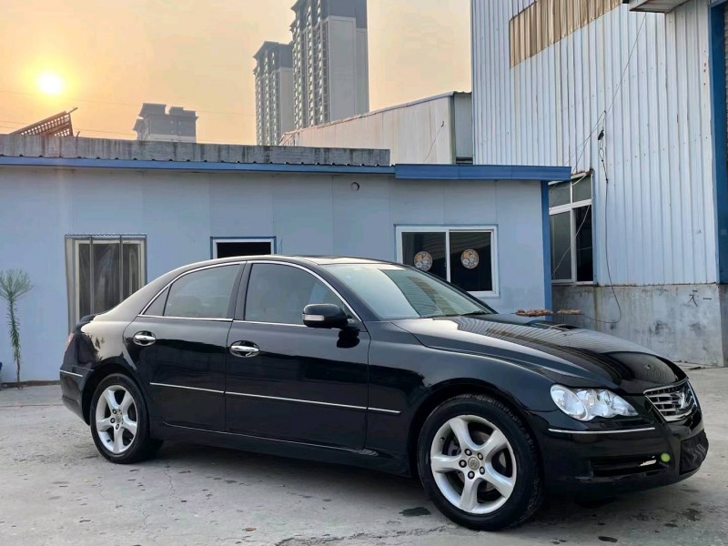 济宁10年丰田锐志2