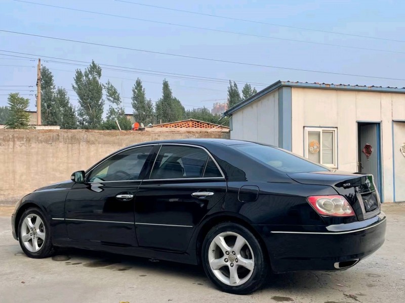 济宁10年丰田锐志7