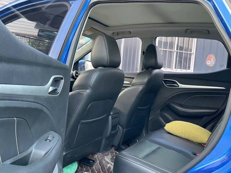 济宁17年名爵ZS5