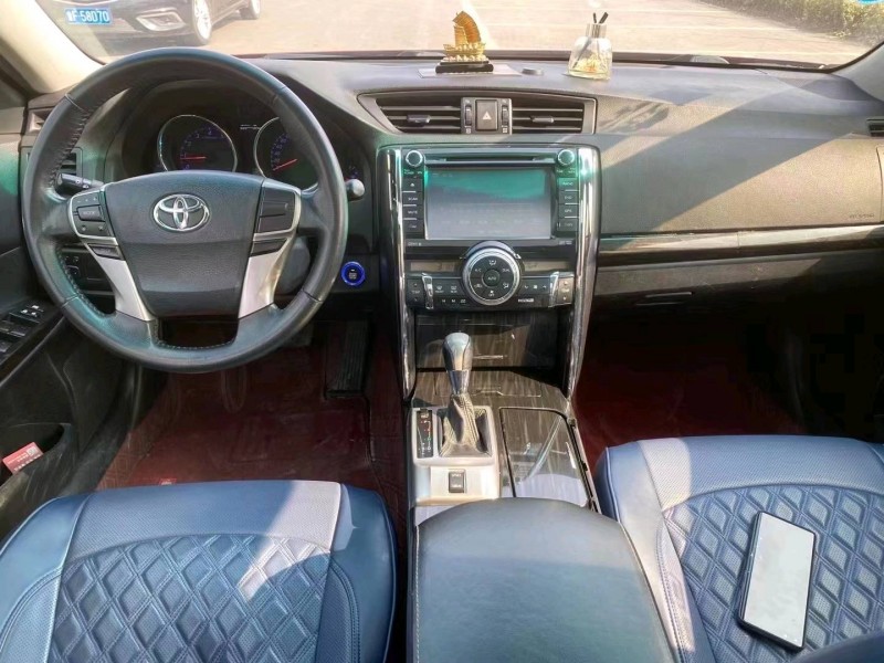 济宁12年丰田锐志4