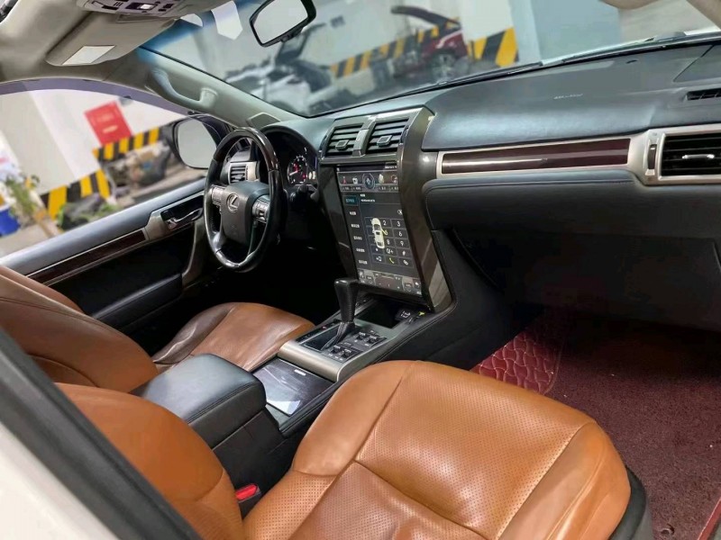 成都14年雷克萨斯GX9