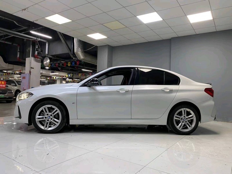 成都23年宝马1系2