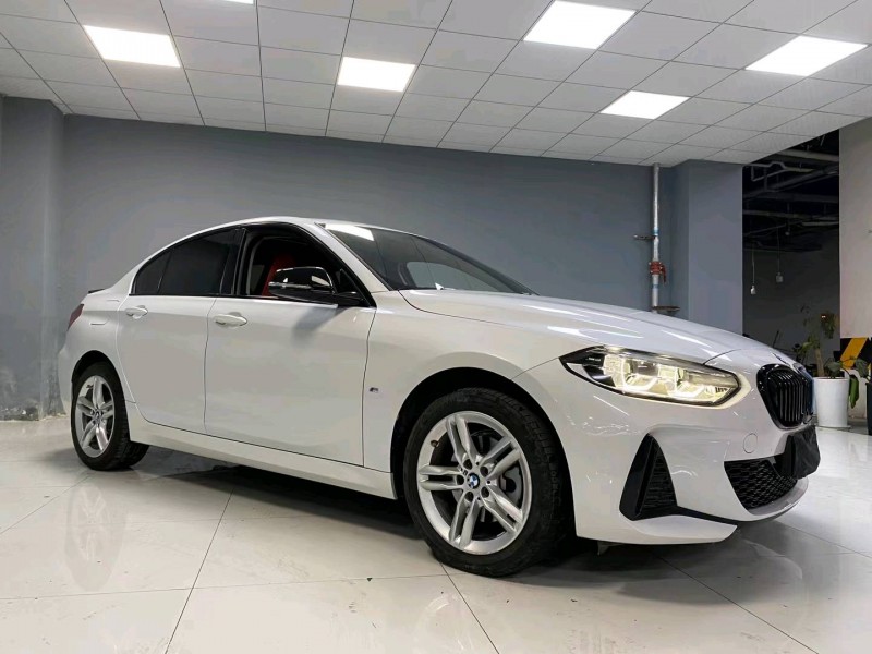 成都23年宝马1系3