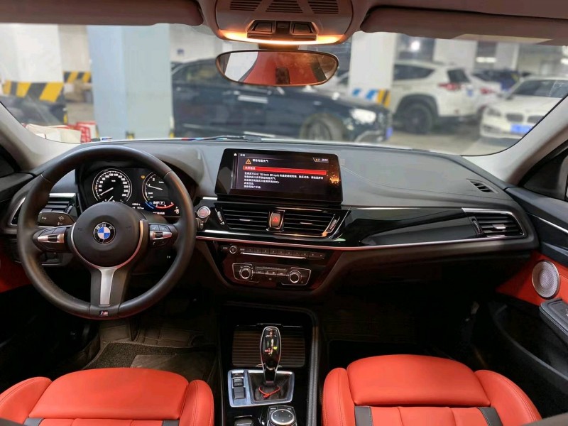 成都23年宝马1系9