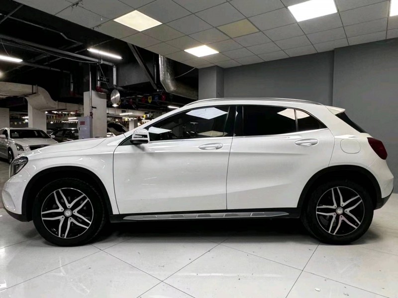 成都17年奔驰GLA2