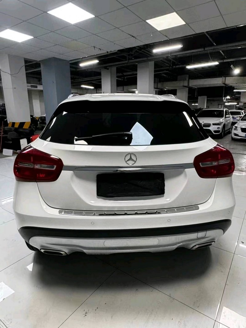 成都17年奔驰GLA5