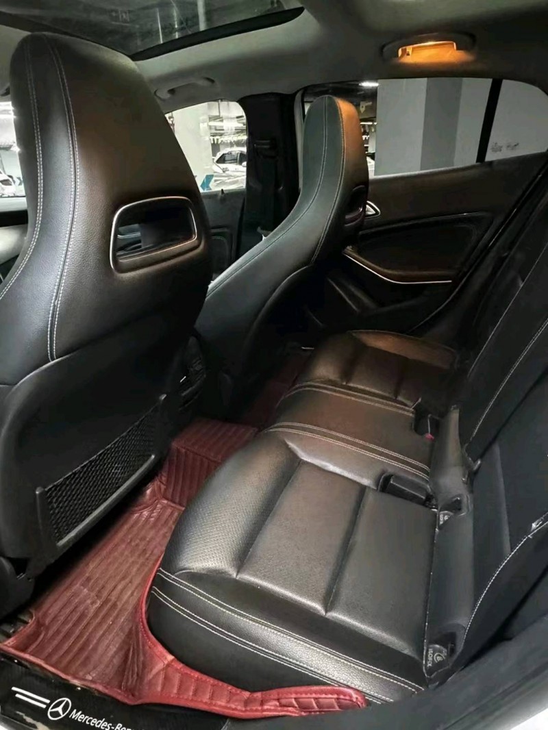 成都17年奔驰GLA8