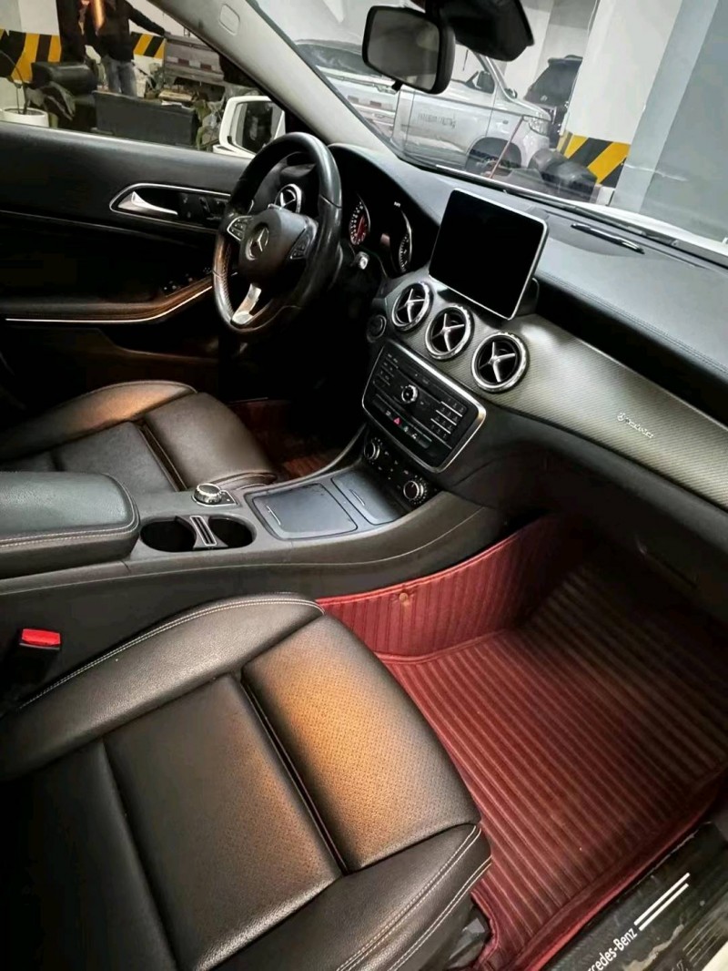 成都17年奔驰GLA9