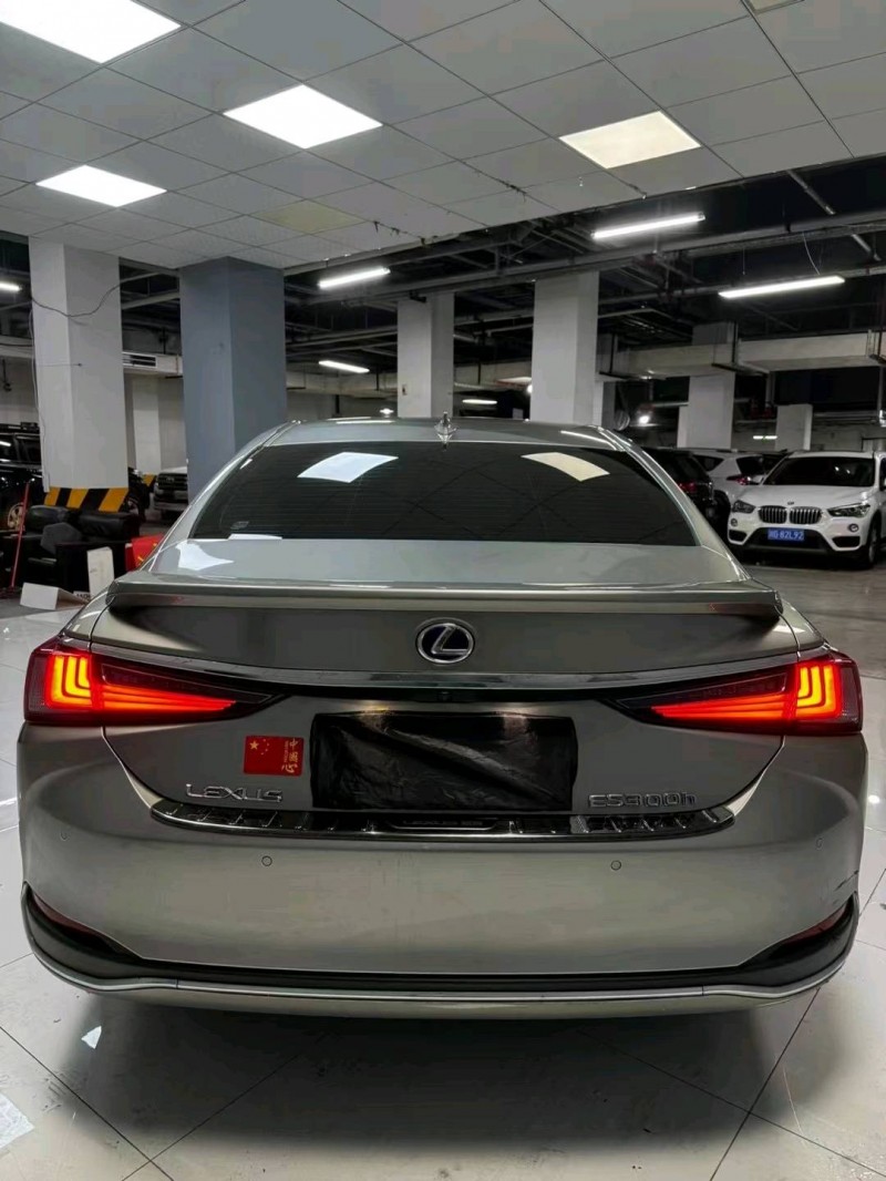 成都20年雷克萨斯ES5