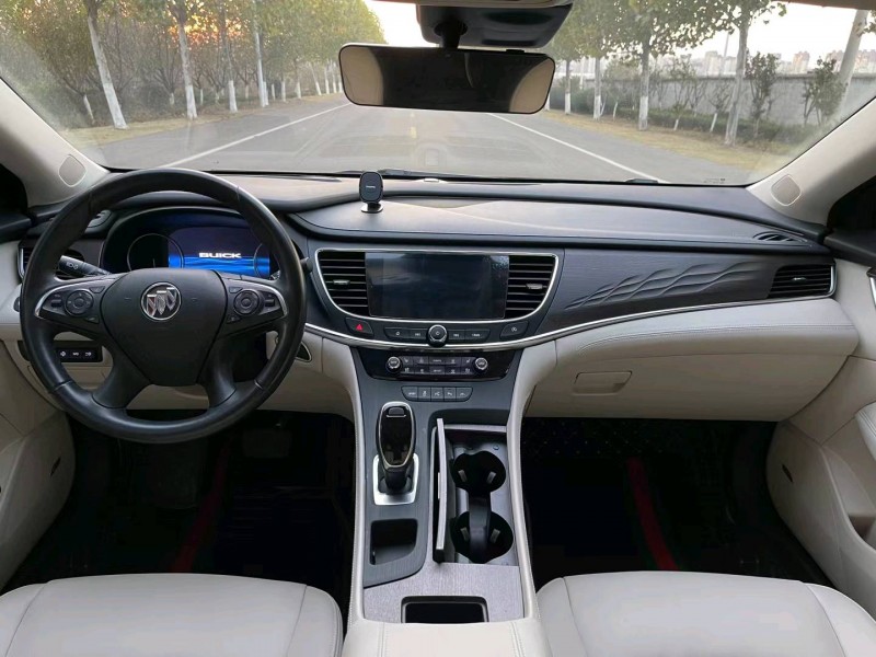 徐州22年别克艾维亚4