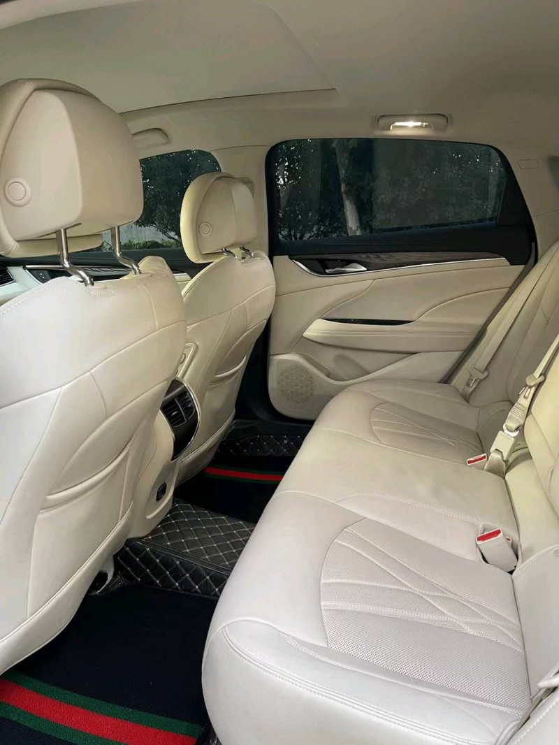 徐州22年别克艾维亚5