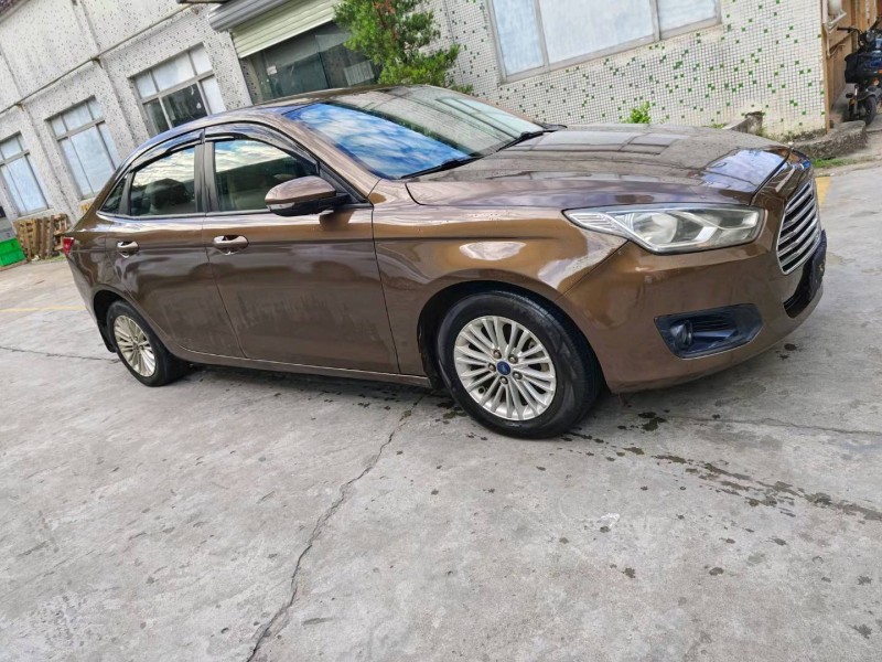 广州17年福特福睿斯2