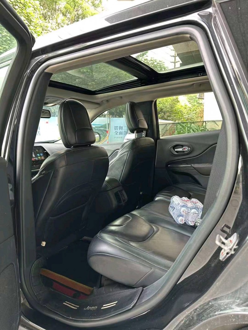 衡阳16年Jeep自由光4