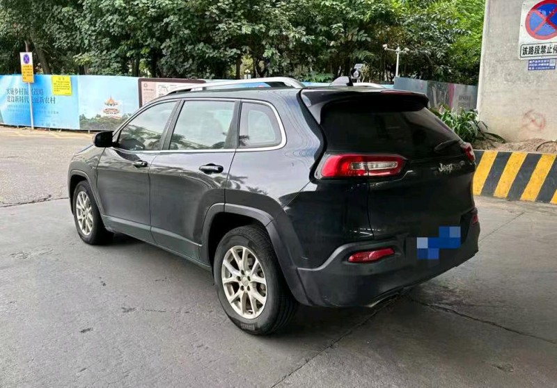 衡阳16年Jeep自由光5