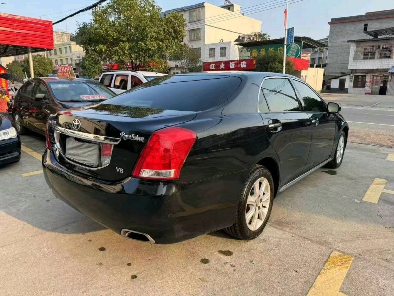 宜昌11年豐田皇冠4