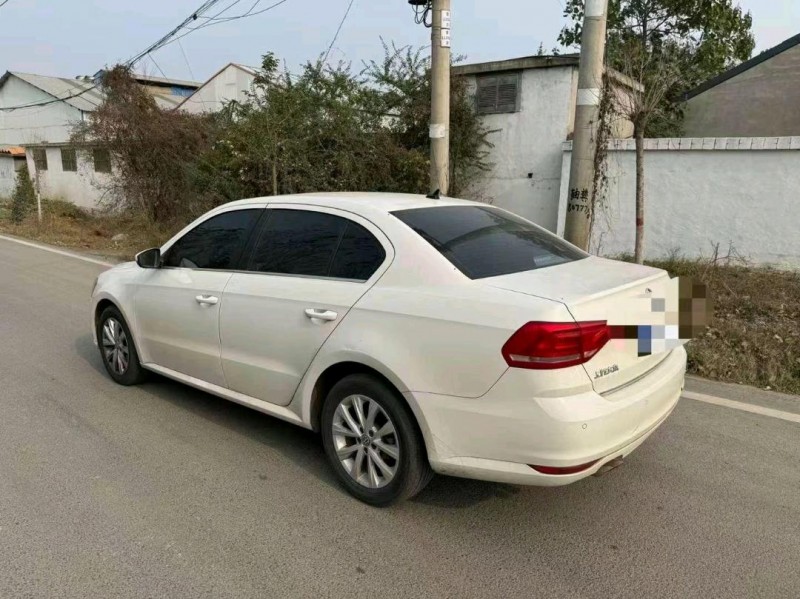 东营17年大众朗逸4
