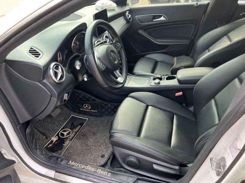 济宁18年奔驰CLA5