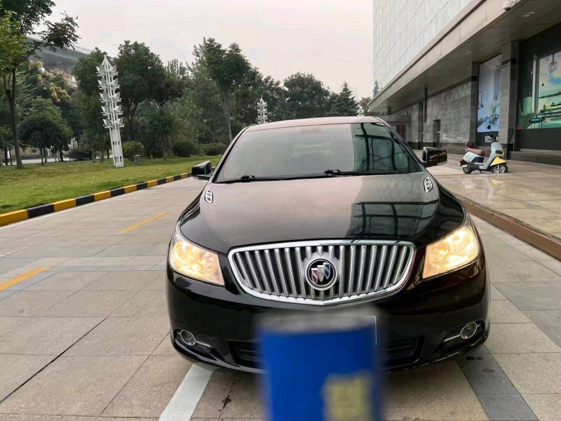 宜昌13年别克君威1