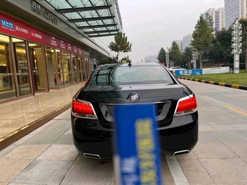 宜昌13年别克君威2