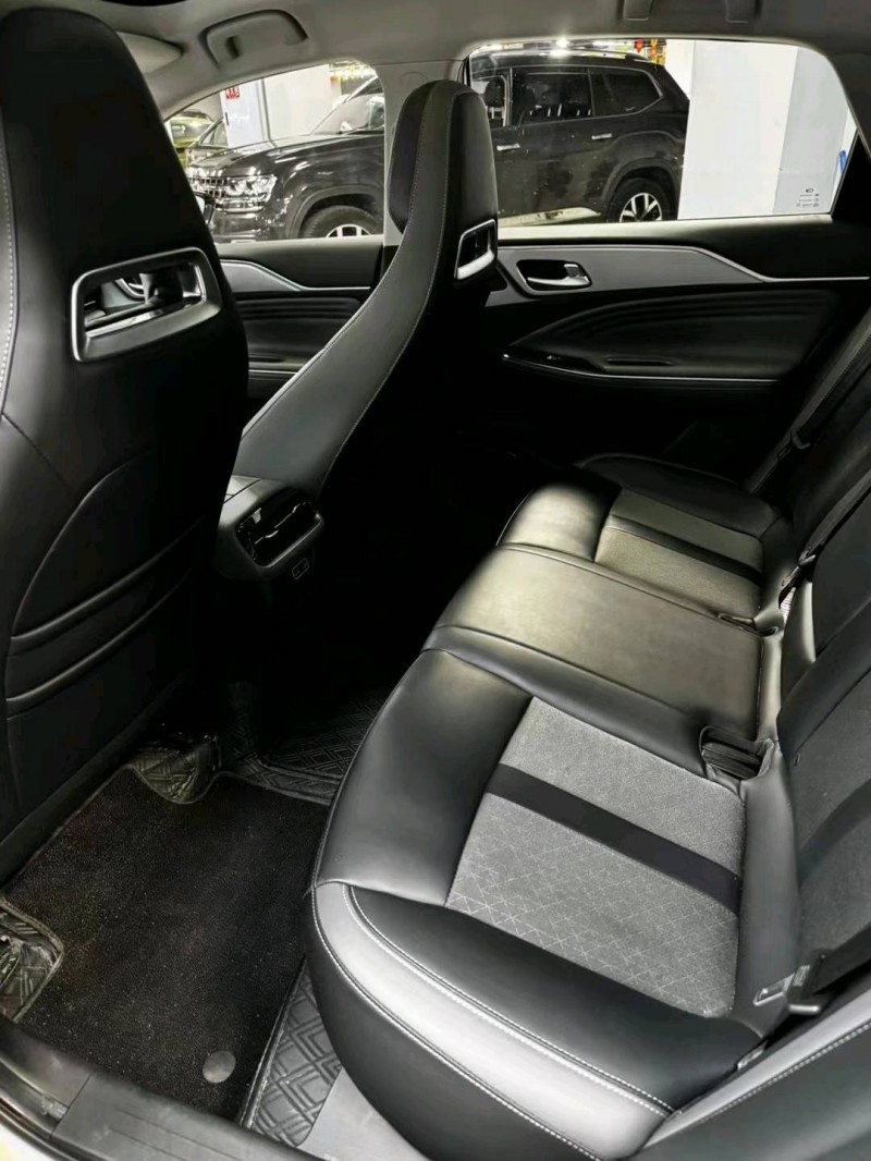 成都23年传祺埃安 PLUS9