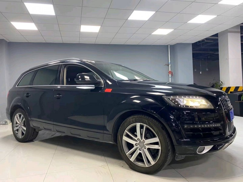 成都14年奥迪Q73