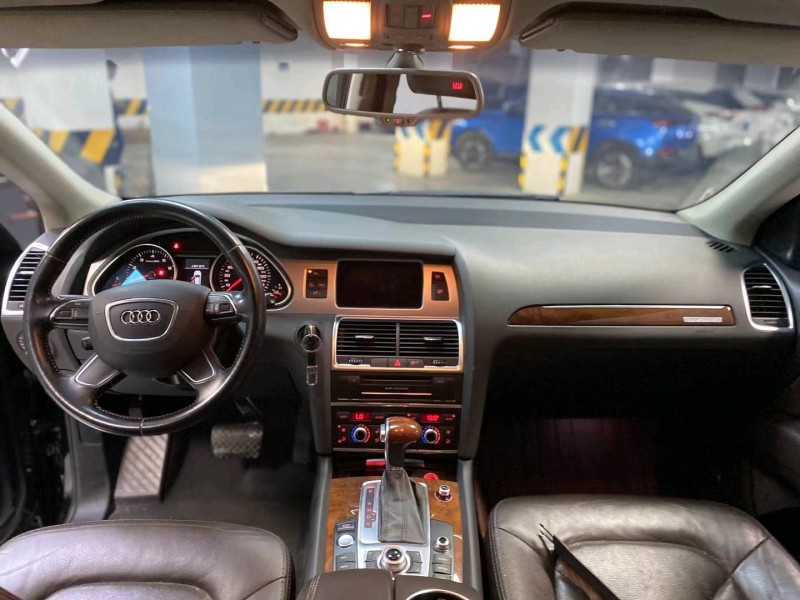 成都14年奥迪Q77