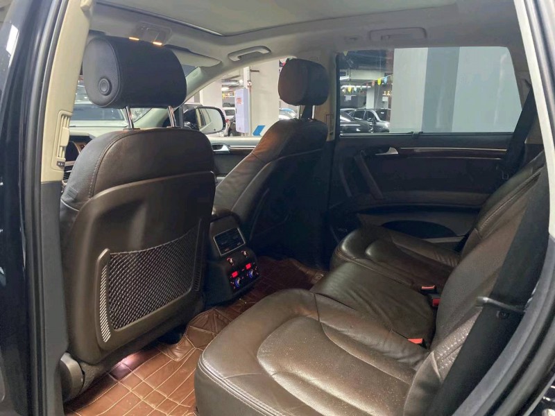 成都14年奥迪Q78