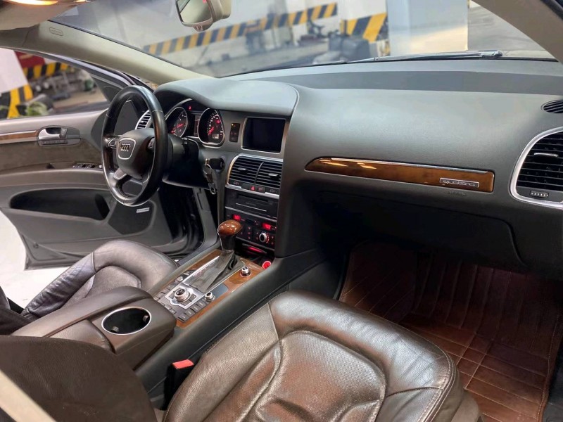 成都14年奥迪Q79