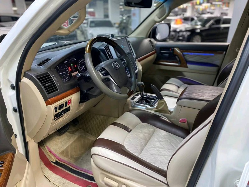 成都13年丰田兰德酷路泽4