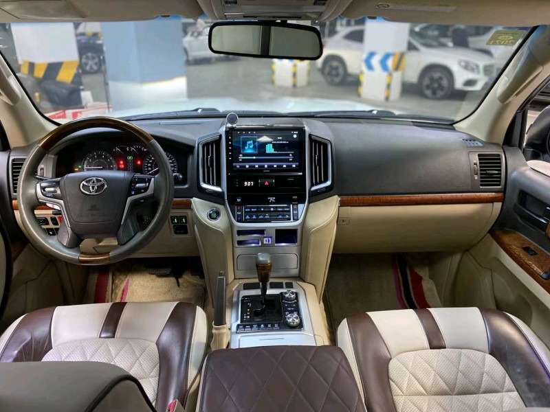 成都13年丰田兰德酷路泽7