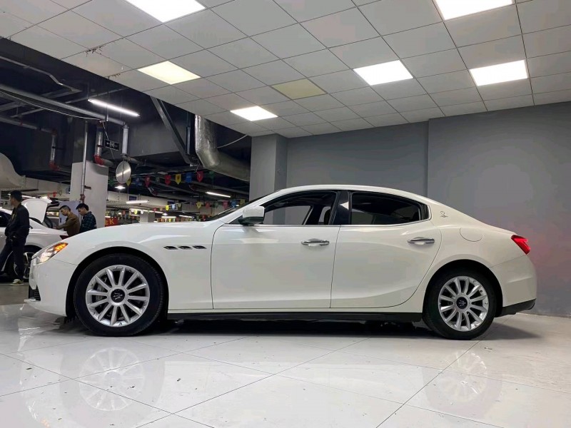 成都16年玛莎拉蒂Ghibli2