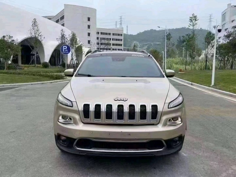 臺州16年Jeep自由光1