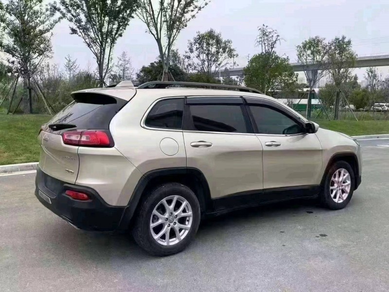 臺州16年Jeep自由光7