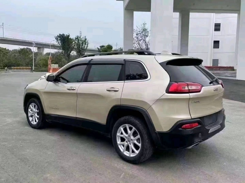 臺州16年Jeep自由光8