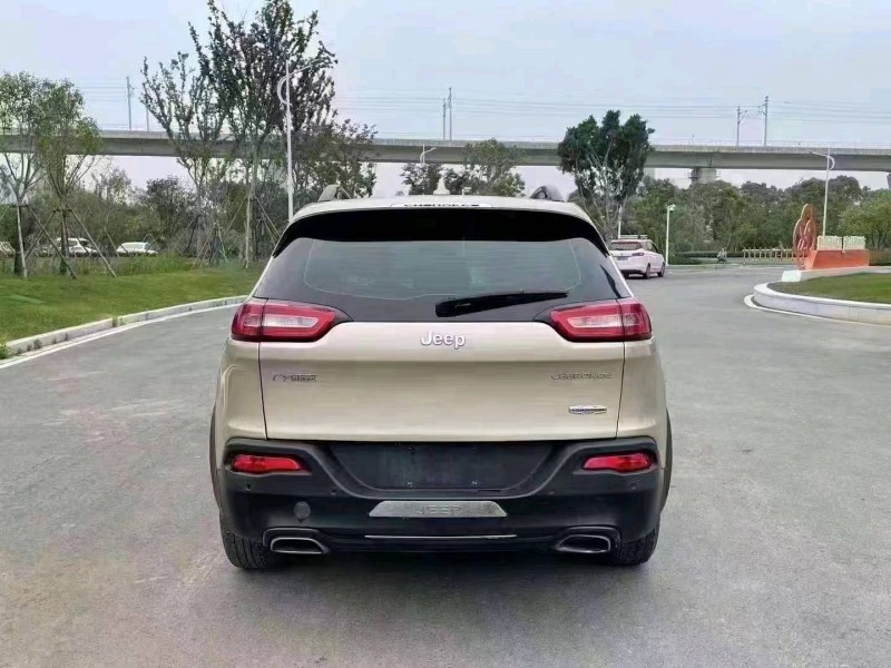臺州16年Jeep自由光9