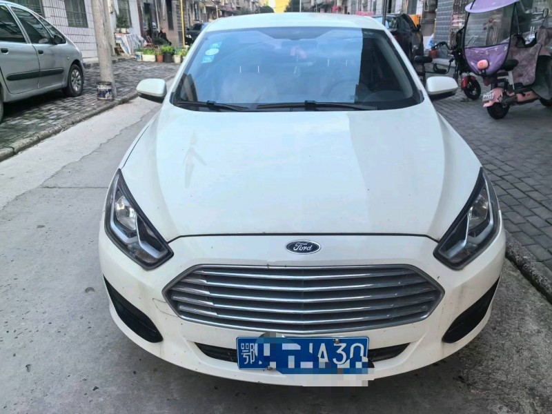 武汉17年福特福睿斯1