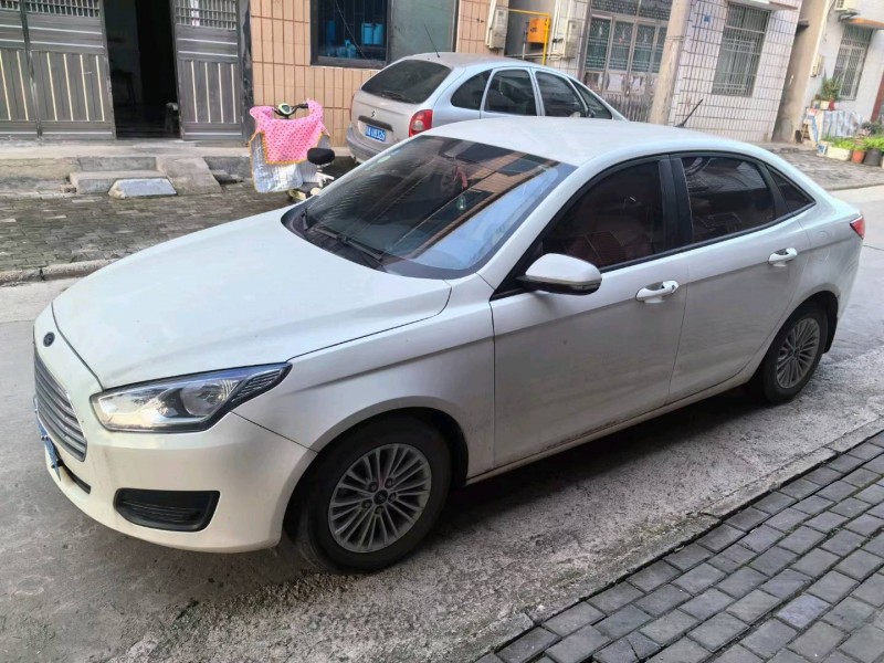 武汉17年福特福睿斯2