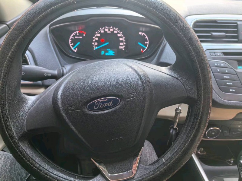 武汉17年福特福睿斯3