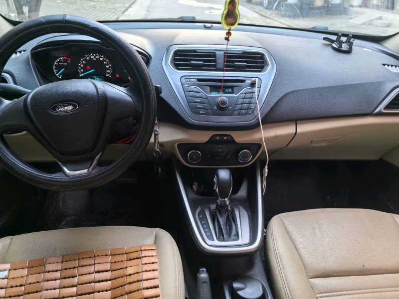 武汉17年福特福睿斯7