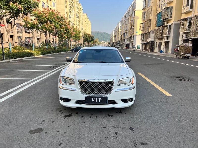 徐州13年克莱斯勒300C1