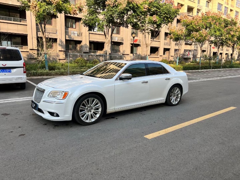 徐州13年克莱斯勒300C2