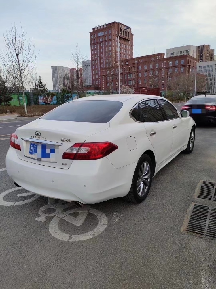 青岛14年英菲尼迪Q702