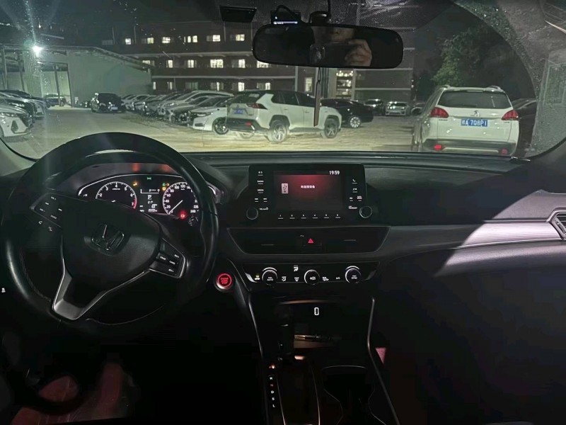 珠海19年本田雅阁7