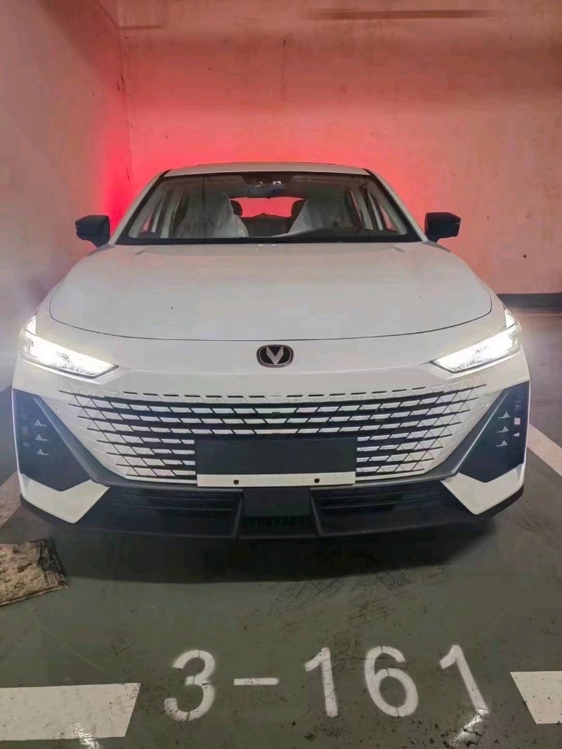 重庆23年长安汽车UNI-V1