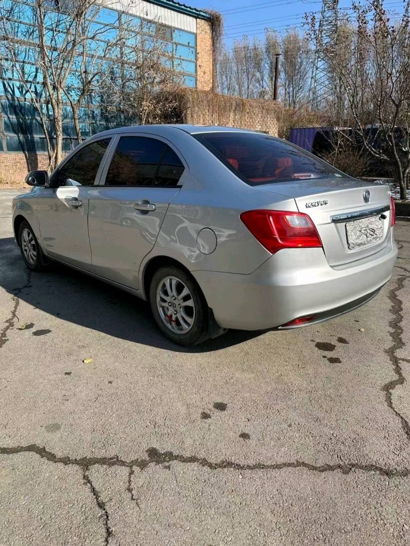 沈阳17年长安汽车悦翔9