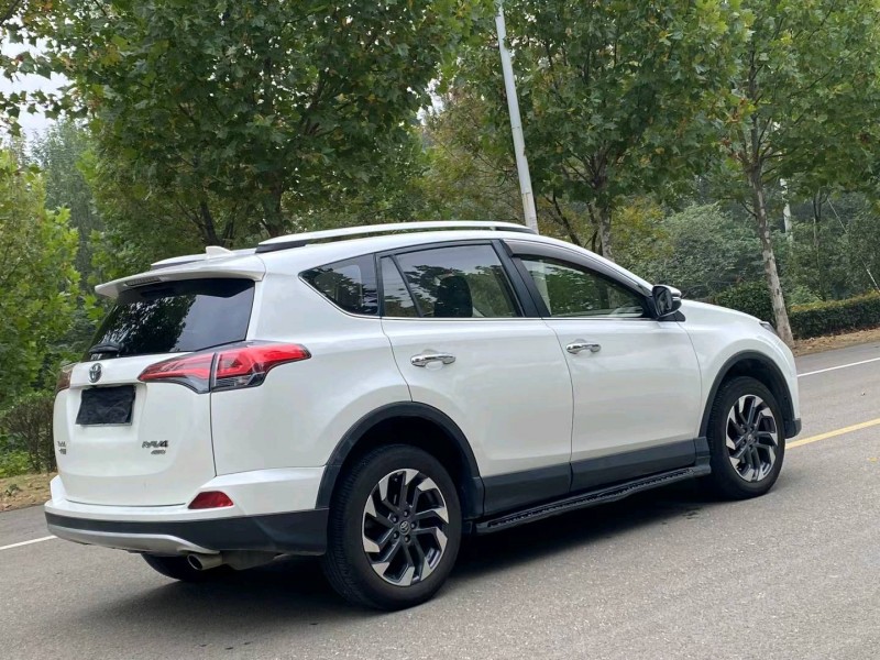 徐州17年丰田RAV48